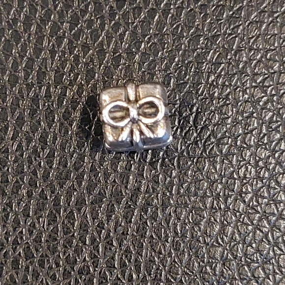 PANDORA Sterling Silver Present Charm - Picture 5 of 7